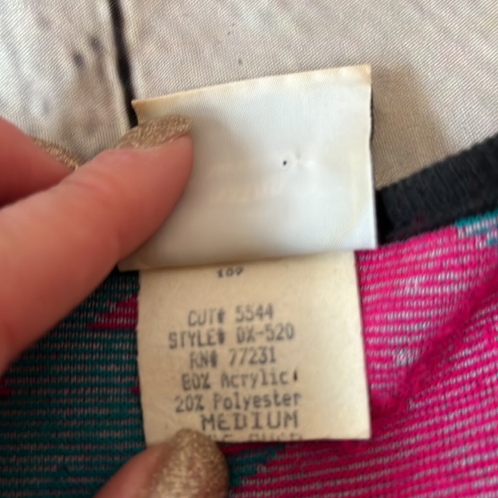 Vibrant Geometric Patterned Cardigan - Picture 7 of 8